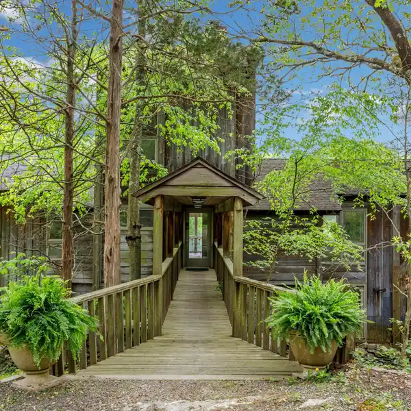 EXCEPTIONAL 24-PLUS-ACRE PRIVATE OASIS