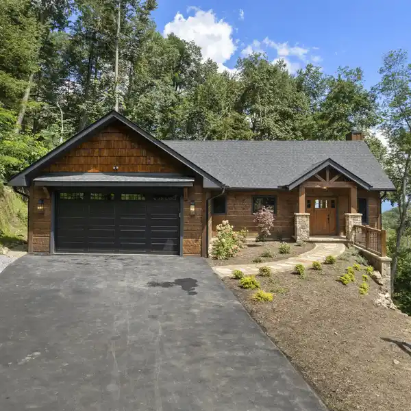 STUNNING MODERN LOG HOME