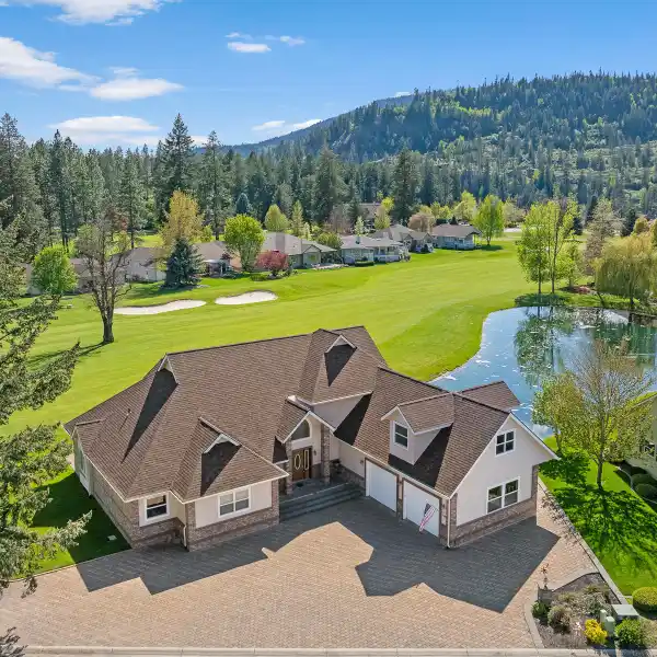 CUSTOM SINGLE-LEVEL HOME ON TWIN LAKES VILLAGE GOLF COURSE