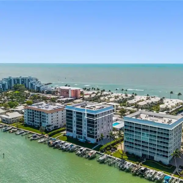 LIVE THE ULTIMATE COASTAL LIFESTYLE
