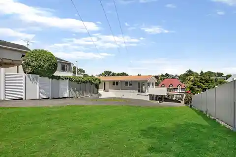 Great Potential in Prime Location