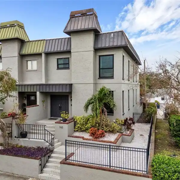 METICULOUSLY UPDATED TOWNHOME ON THE DAVIS ISLANDS