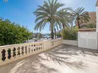 MODERNO APARTAMENTO DE DISEÑO CON ESPECTACULARES VISTAS AL MAR EN PALMA