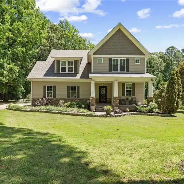 CRAFTSMAN CHARM MEETS ULTIMATE PRIVACY