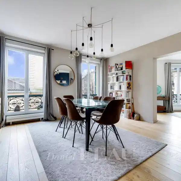 RENOVATED APARTMENT THAT RETAINS CLASSIC CHARACTER