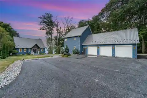 Stunning Oneida Lakefront Estate with Guest House