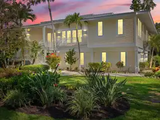Beautiful Island Retreat Offering Panoramic Waters Views