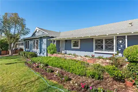 Lovingly Maintained Home in West Floral Park