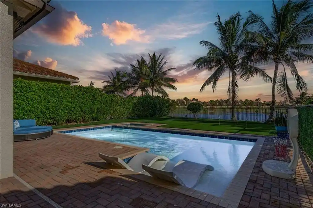 Stunning Home with Pool in Stonecreek