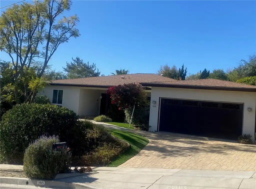Light and Bright Single-story Home in Sought-after Mulwood
