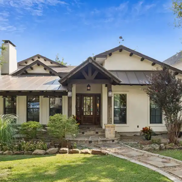 CUL-DE-SAC GEM WITH CATHEDRAL WARMTH