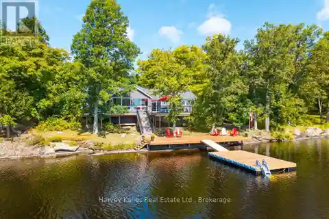 Water's Edge Hideaway Boasting Island-Dotted Views