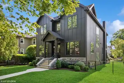 Stunning Modern Farmhouse in Ideal Location