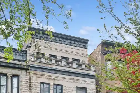 Stately Rowhome in East Lincoln Park