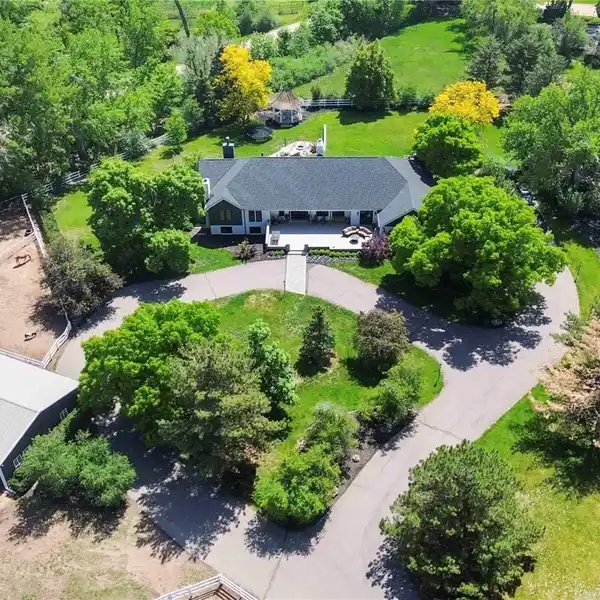 EXCEPTIONAL EQUESTRIAN ESTATE ON 3.7 ULTRA-PRIVATE ACRES