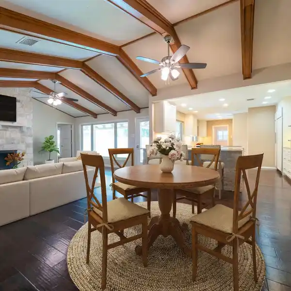 CHARMING RANCH-STYLE HOME IN NORTH AUSTIN