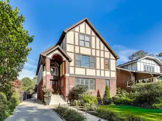 Impressive Tudor in Prime Location