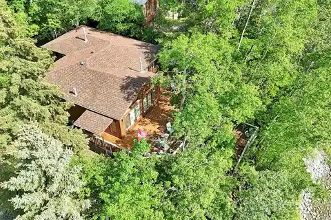 Dream Four-Season Lakefront Retreat