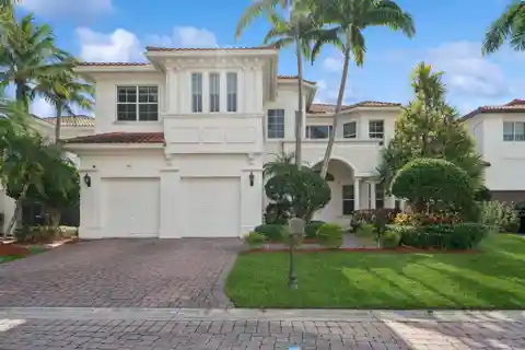 Beautifully Designed Five Bedroom Home in Prestigious Harbor Islands