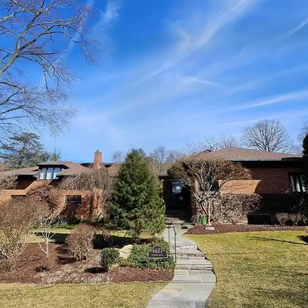 ARTFULLY DESIGNED RETREAT IN PRIME NEIGHBORHOOD