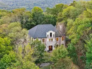 Hilltop Manor