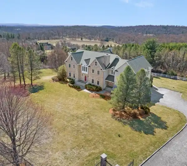 IMPRESSIVE COLONIAL ON 5.8 ACRES