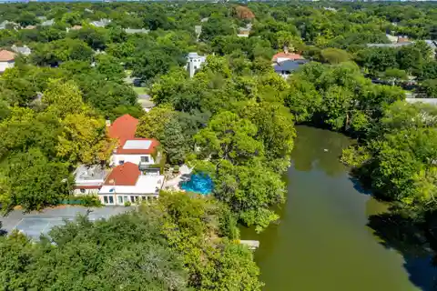 Prime Property in Prestigious Preston Hollow
