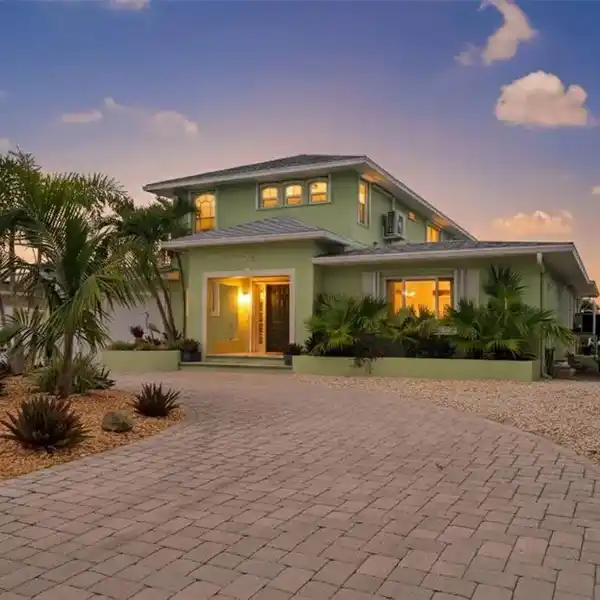 WATERFRONT HOME ON SAILBOAT WATER
