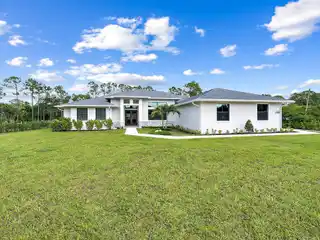 New-Build Estate with Expansive Acreage Appeal