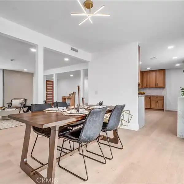 BEAUTIFULLY REMODELED HOME A FEW BLOCKS TO THE BEACH