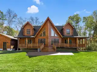 Rustic Retreat with Expansive Forest Views