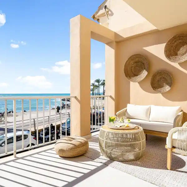 APARTMENT DIRECTLY ON THE BAY OF PORTIXOL