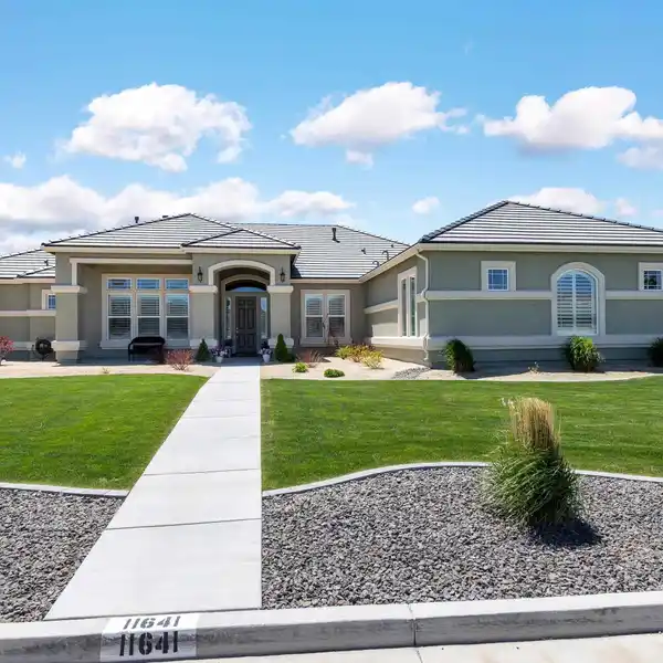 DREAM EXECUTIVE HOME IN PEBBLE CREEK