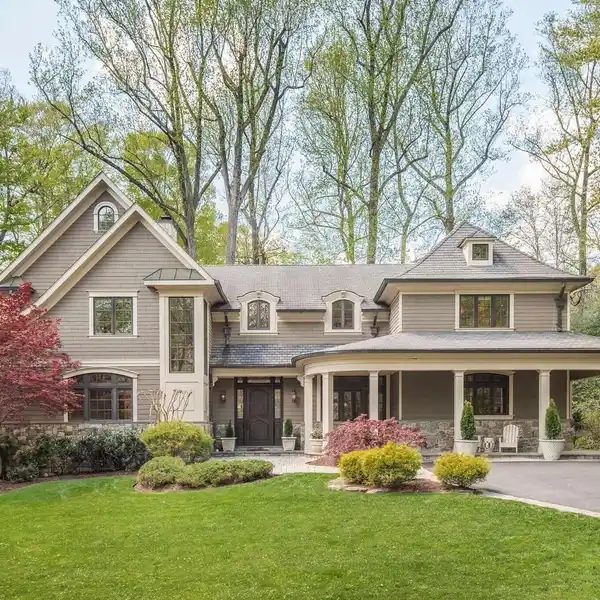 CUSTOM ESTATE NESTLED IN WOODED TRANQUILITY