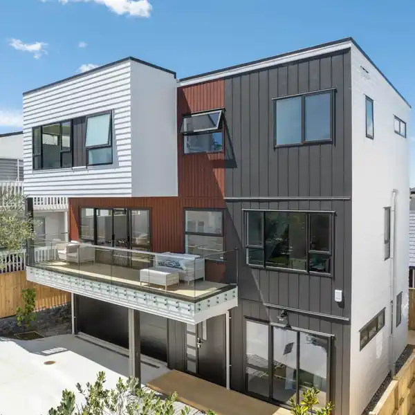 STUNNING BRAND NEW RESIDENCE