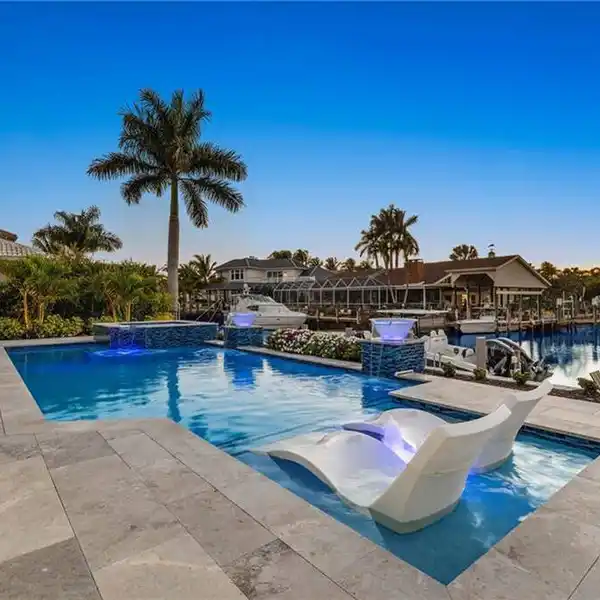 GORGEOUS FULLY RENOVATED HOME ON A T-CANAL
