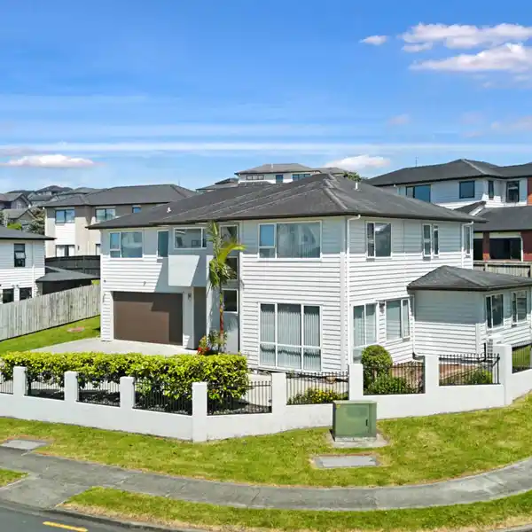 PERFECTLY POSITIONED STUNNING HOME