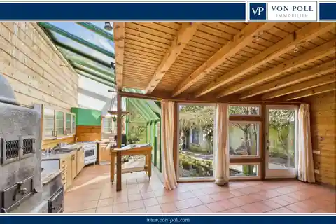 Historic Charm Meets Creative Freedom – Listed Semi-Detached House with Studio