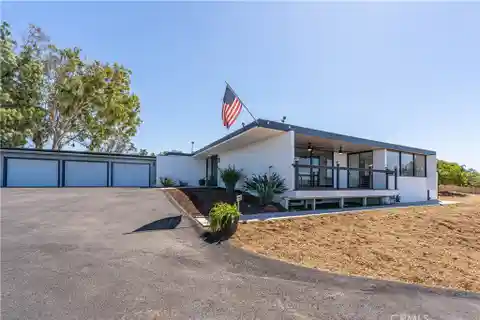 Timelessly Elegant Mid-century Modern Home