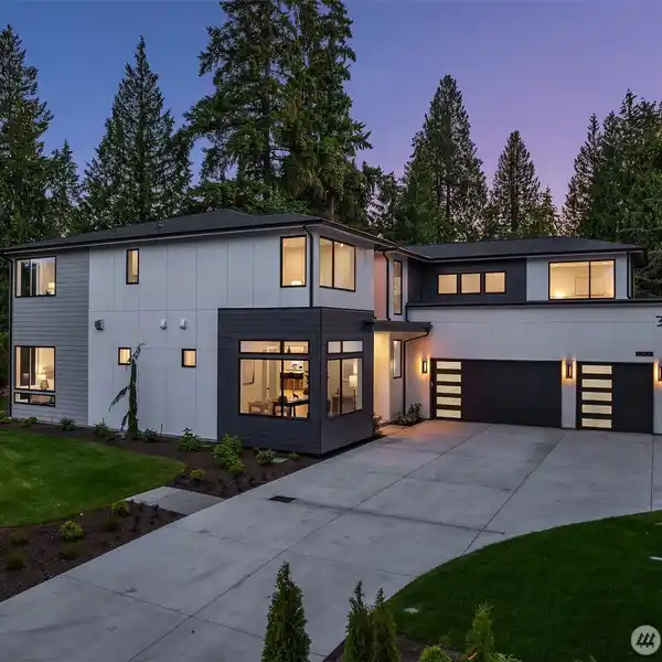 BEAUTIFULLY CRAFTED NEW BUILD