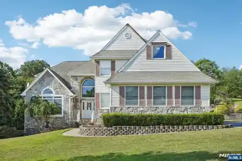 Exquisite Colonial Home on a Manicured Lot