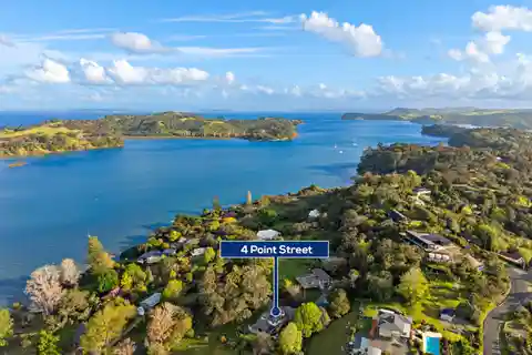 Brick Residence in Coveted Scotts Landing