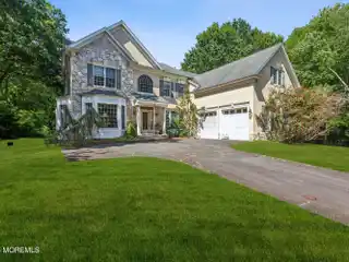 Convenience and Comfort in a Desirable Neighborhood