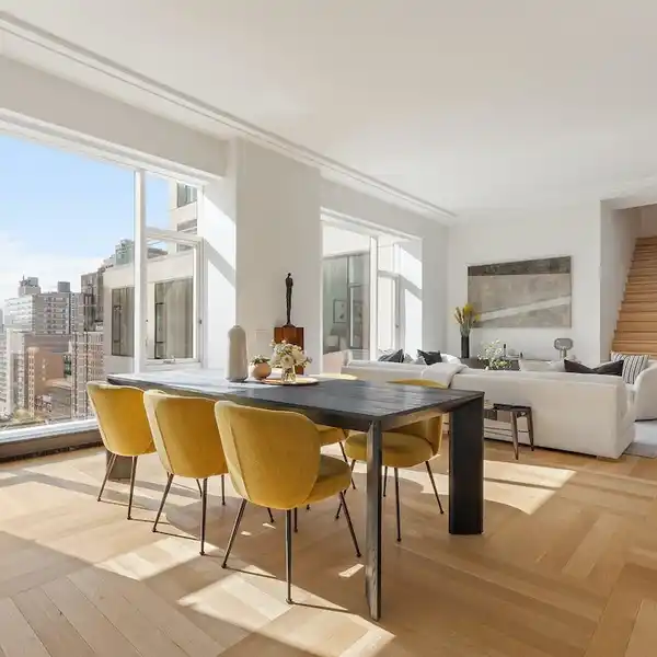 SPRAWLING THREE BEDROOM DUPLEX