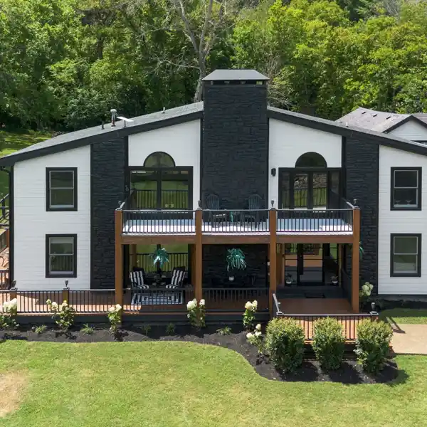 MODERN ELEGANCE MEETS PRIVATE FIVE-ACRE SANCTUARY