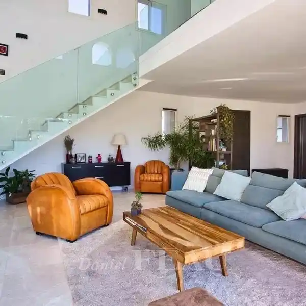 HIGH-END VILLA IN AN EXCEPTIONAL SETTING