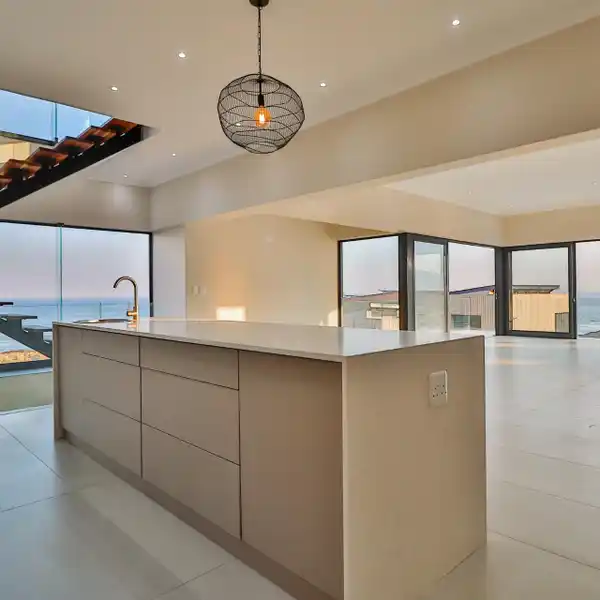 COASTAL LUXURY IN PINNACLE POINT GOLF ESTATE