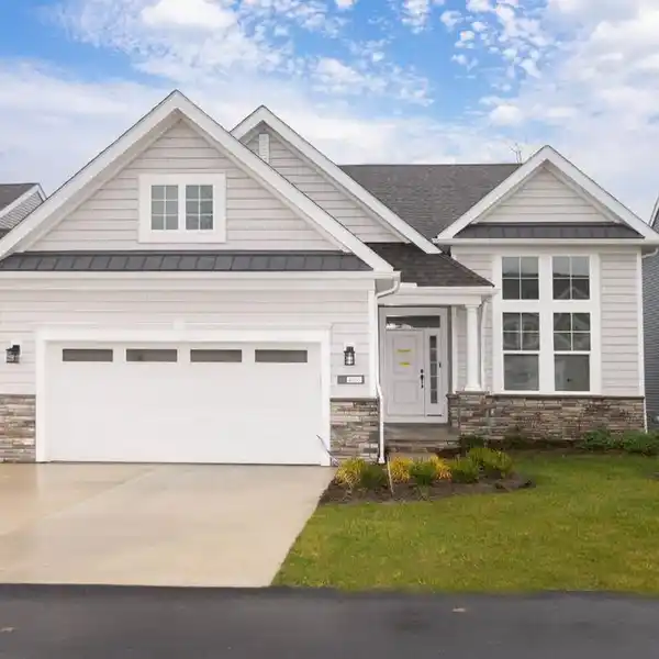 MOVE-IN READY HARBOR'S EDGE HOME