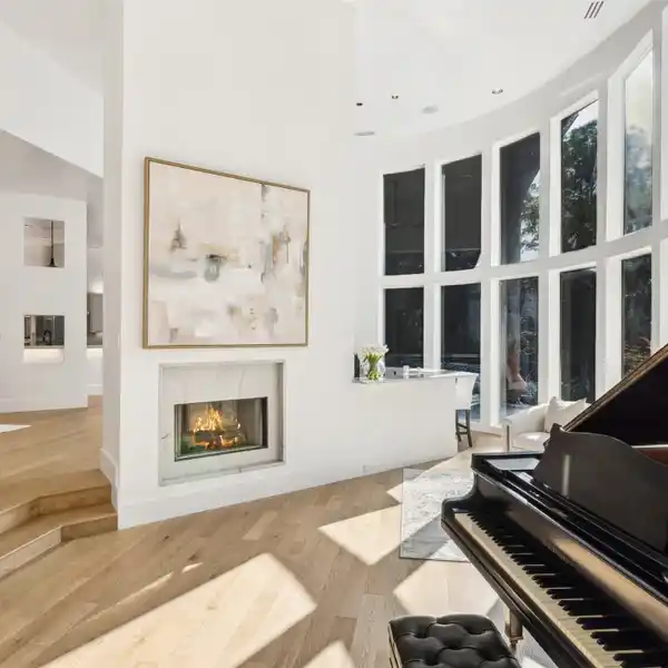 REMARKABLE ESTATE ON A QUIET CUL-DE-SAC
