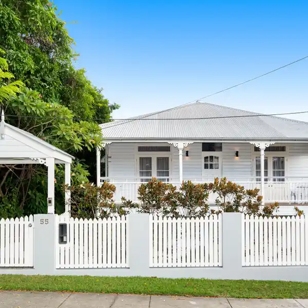 RECENTLY RENOVATED POOL HOME IN CONVENIENT LOCATION